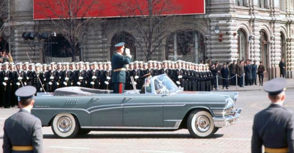 Самые торжественные: названы все автомобили-участники Парадов Победы на Красной Площади Самые торжественные: названы все автомобили-участники Парадов Победы на Красной Площади