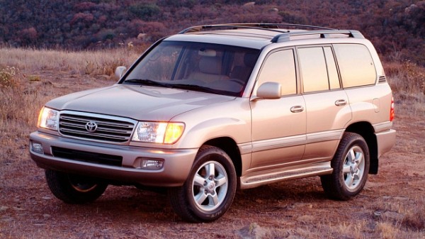 Трехлетние автомобили марок TOYOTA и VOLKSWAGEN стали самыми ликвидными на рынке РФ в 2022 году