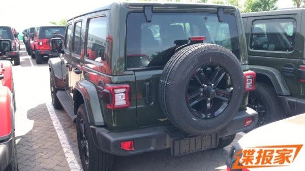 В Гонконге сфотографировали Jeep Wrangler в новом цвете за несколько дней до премьеры 