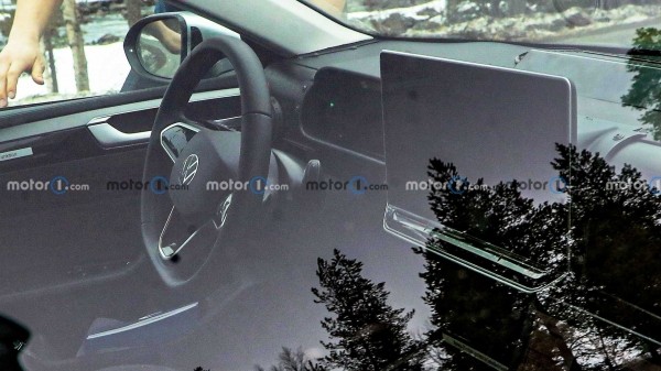 В Сеть попали первые шпионские фото интерьера Volkswagen Passat 2024 года В Сеть попали первые шпионские фото интерьера Volkswagen Passat 2024 года