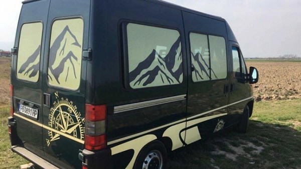 В Сети представлен внедорожный автодом на базе GMC Sierra 1500 AT4X 2022 года В Сети представлен внедорожный автодом на базе GMC Sierra 1500 AT4X 2022 года