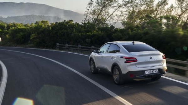 Компания CITROEN представила новый CITROEN C4 X 2022 года для рынка Европы Компания CITROEN представила новый CITROEN C4 X 2022 года для рынка Европы