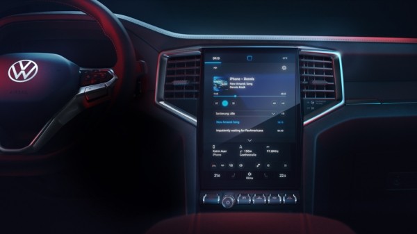 VOLKSWAGEN AMAROK нового поколения получил большой вертикальный дисплей в салоне