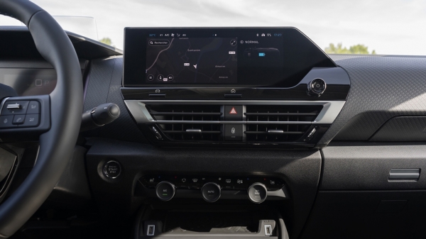 Компания CITROEN представила новый CITROEN C4 X 2022 года для рынка Европы Компания CITROEN представила новый CITROEN C4 X 2022 года для рынка Европы