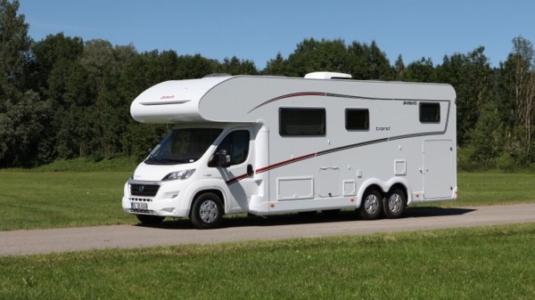 Автодома и жилые прицепы: выбираем дом на колесах с пробегом