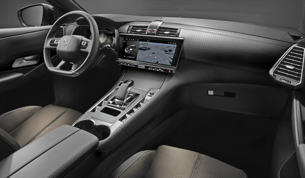 Представлен обновленный кроссовер DS 7