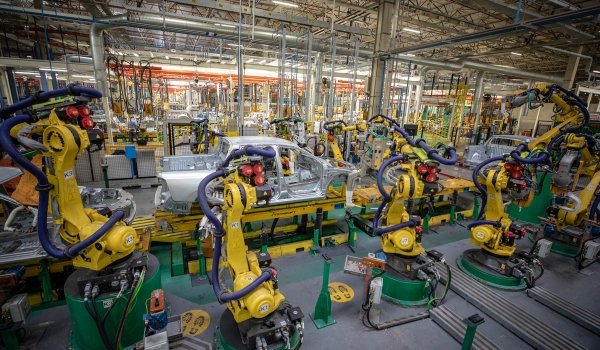 Дайджест дня: финальный BMW i3, Brabus C-класса и другие события индустрии Дайджест дня: финальный BMW i3, Brabus C-класса и другие события индустрии