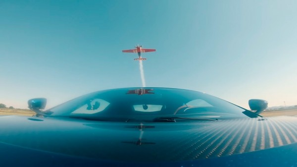 Электрический гиперкар Rimac Nevera устроил гонку со спортивным самолётом Электрический гиперкар Rimac Nevera устроил гонку со спортивным самолётом