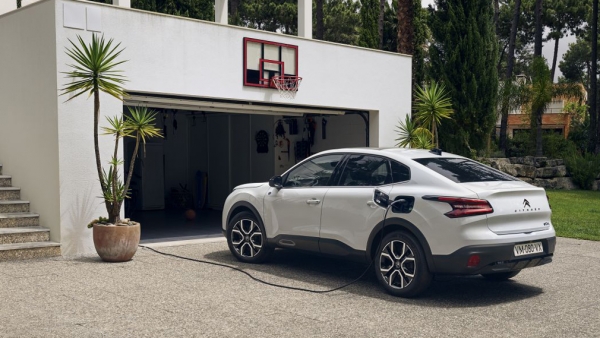 Компания CITROEN представила новый CITROEN C4 X 2022 года для рынка Европы Компания CITROEN представила новый CITROEN C4 X 2022 года для рынка Европы