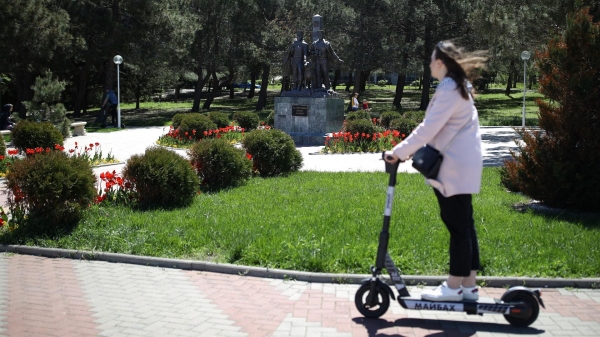 Сенатор Башкин предложил регистрировать самокаты в ГИБДД и ввести на них налог Сенатор Башкин предложил регистрировать самокаты в ГИБДД и ввести на них налог