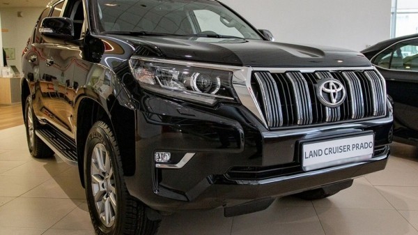 В 2022 году граждане из РФ начали скупать недорогие Toyota Land Cruiser Prado в Японии 