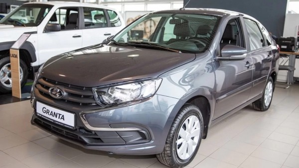 В мае россияне купили новых легковых машин на 2% меньше, чем в апреле