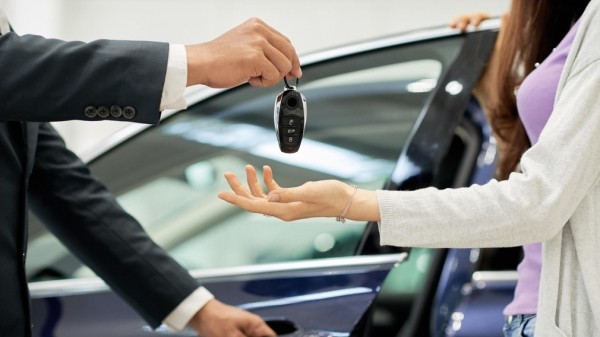 В мае россияне купили новых легковых машин на 2% меньше, чем в апреле