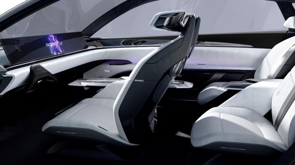 Фирма JiDU представила «робомобиль» с искусственным интеллектом Фирма JiDU представила «робомобиль» с искусственным интеллектом