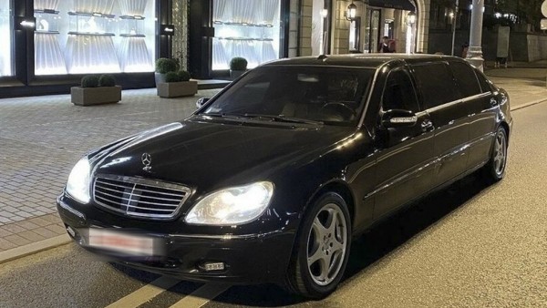 В РФ продают Mercedes-Benz S-Класс Pullman Владимира Жириновского за 2,5 млн рублей В РФ продают Mercedes-Benz S-Класс Pullman Владимира Жириновского за 2,5 млн рублей