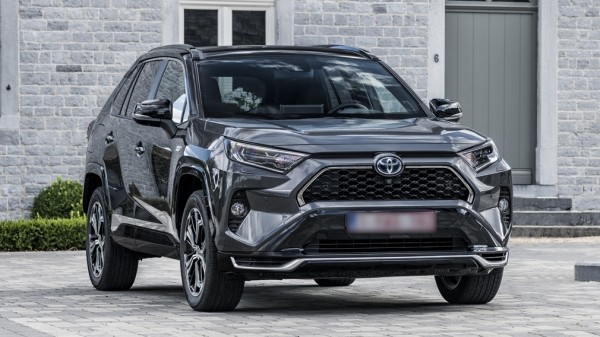 Кроссовер Toyota RAV4 стал самым продаваемым автомобилем в мире по итогам 2021 года