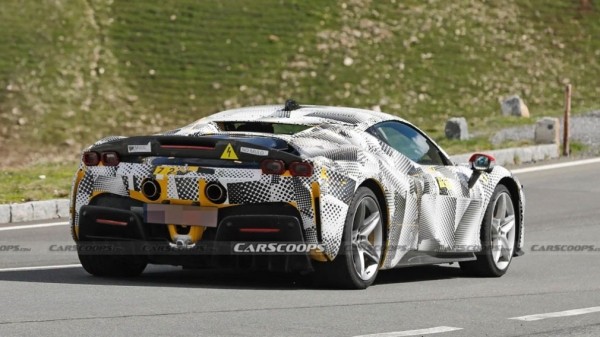 Компания Ferrari вывела на тесты сразу два гиперкара с гибридными силовыми агрегатами Компания Ferrari вывела на тесты сразу два гиперкара с гибридными силовыми агрегатами