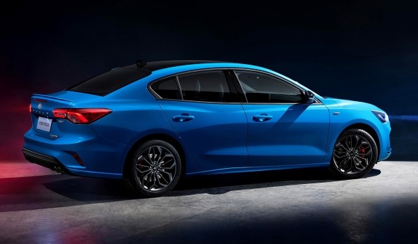 Ford Focus еще раз обновлен: плюс один цилиндр Ford Focus еще раз обновлен: плюс один цилиндр
