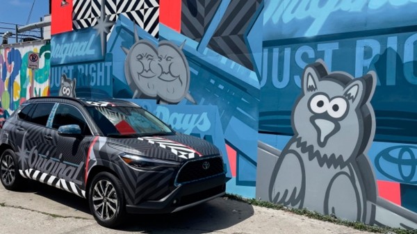 Американские художники подготовили три уникальных Toyota Corolla Cross Американские художники подготовили три уникальных Toyota Corolla Cross