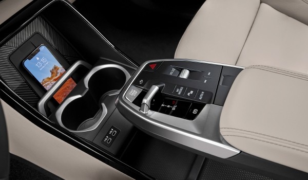 Новый BMW X1 дебютировал вместе с электромобилем iX1 Новый BMW X1 дебютировал вместе с электромобилем iX1