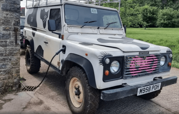 Британская компания представила набор для самостоятельной переделки Land Rover Defender в электрокар Британская компания представила набор для самостоятельной переделки Land Rover Defender в электрокар