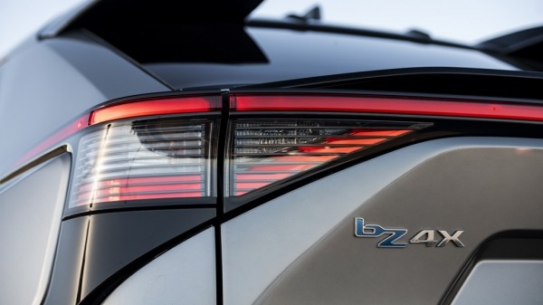 Компания TOYOTA отзывает 2,7 тыс. электрокроссоверов bZ4X из-за плохого крепления колес Компания TOYOTA отзывает 2,7 тыс. электрокроссоверов bZ4X из-за плохого крепления колес