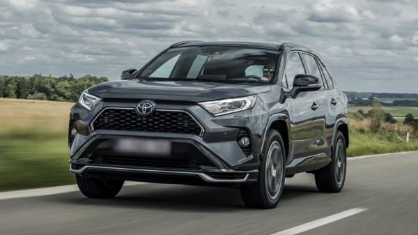 Кроссовер Toyota RAV4 стал самым продаваемым автомобилем в мире по итогам 2021 года
