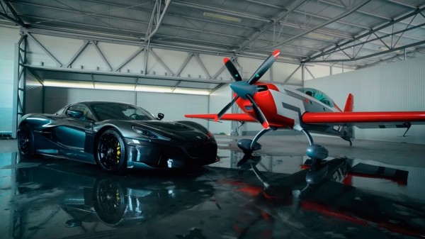 Электрический гиперкар Rimac Nevera устроил гонку со спортивным самолётом Электрический гиперкар Rimac Nevera устроил гонку со спортивным самолётом