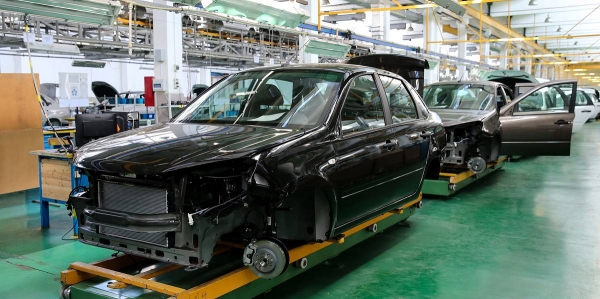 Дайджест дня: финальный BMW i3, Brabus C-класса и другие события индустрии Дайджест дня: финальный BMW i3, Brabus C-класса и другие события индустрии