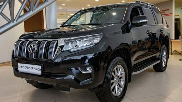 В 2022 году граждане из РФ начали скупать недорогие Toyota Land Cruiser Prado в Японии 