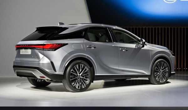 Представлен кроссовер Lexus RX пятого поколения Представлен кроссовер Lexus RX пятого поколения