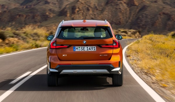 Новый BMW X1 дебютировал вместе с электромобилем iX1 Новый BMW X1 дебютировал вместе с электромобилем iX1