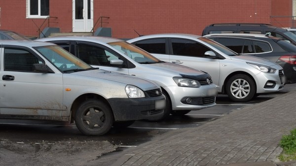 Рынок автомобилей с пробегом упал в РФ на 30% в мае 2022 года