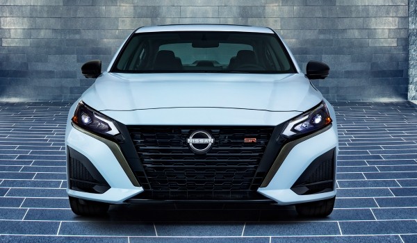 Обновленный седан Nissan Altima стал спортивнее Обновленный седан Nissan Altima стал спортивнее