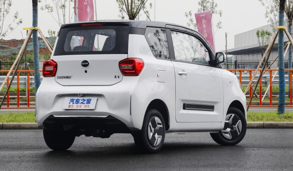 BAIC начал производство двух миниатюрных электромобилей BAIC начал производство двух миниатюрных электромобилей