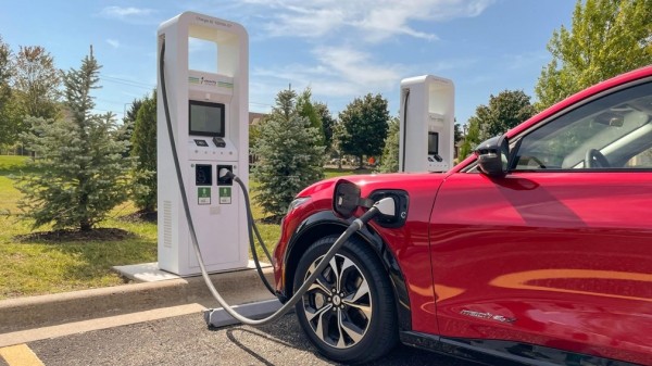 Глава Ford Motor Джим Фарли предрек начало «ценовых войн» из-за роста популярности электрокаров Глава Ford Motor Джим Фарли предрек начало «ценовых войн» из-за роста популярности электрокаров