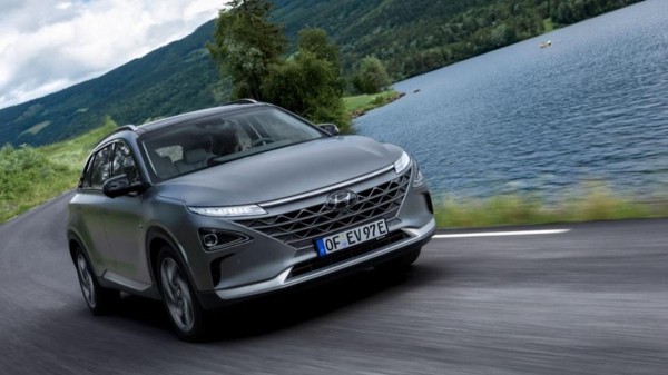 Компания HYUNDAI может отложить выпуск обновленного водородного кроссовера NEXO до 2024 года