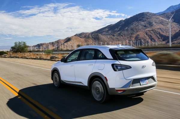 Компания HYUNDAI может отложить выпуск обновленного водородного кроссовера NEXO до 2024 года