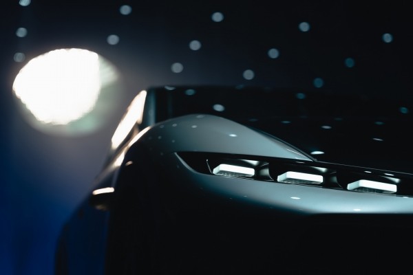 Новый электрокар Lightyear 0 с солнечными панелями можно заряжать раз в семь месяцев 