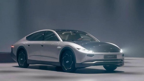 Новый электрокар Lightyear 0 с солнечными панелями можно заряжать раз в семь месяцев 