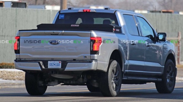 Прототип электрического Ford F-150 Lightning замечен с дополнительным генератором в кузове