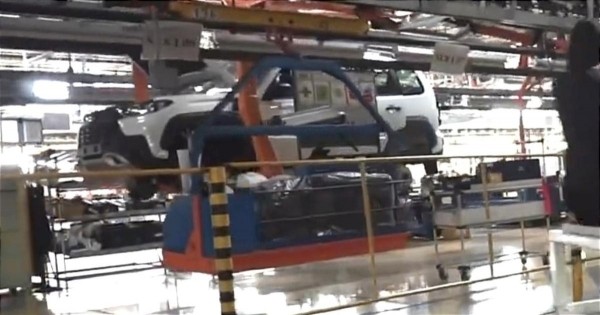 Российский автогигант АВТОВАЗ выпустил пробную партию упрощенных внедорожников LADA Niva без ABS Российский автогигант АВТОВАЗ выпустил пробную партию упрощенных внедорожников LADA Niva без ABS