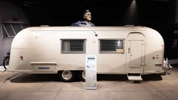 В музее "Центра наследия" Airstream показана большая коллекцию кемперов В музее "Центра наследия" Airstream показана большая коллекцию кемперов