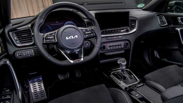 Компания KIA представила обновленную модель KIA XCEED 2023 года для европейского рынка Компания KIA представила обновленную модель KIA XCEED 2023 года для европейского рынка