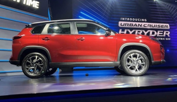 Новый кроссовер Toyota Urban Cruiser Hyryder вырос из Витары Новый кроссовер Toyota Urban Cruiser Hyryder вырос из Витары