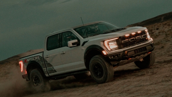 Ford представила F-150 Raptor R — второй по мощности серийный пикап в мире Ford представила F-150 Raptor R — второй по мощности серийный пикап в мире