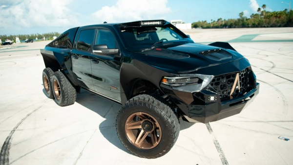 Пикап RAM 1500 превратили в 850-сильный трехосный Juggernaut Пикап RAM 1500 превратили в 850-сильный трехосный Juggernaut