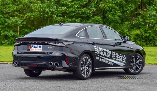 Седан Chery Arrizo 8 дебютировал в двух версиях Седан Chery Arrizo 8 дебютировал в двух версиях