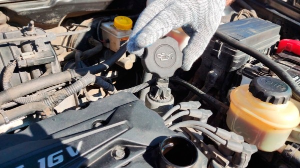 Российским автолюбителям сообщили, что убивает двигатель автомашины летом Российским автолюбителям сообщили, что убивает двигатель автомашины летом