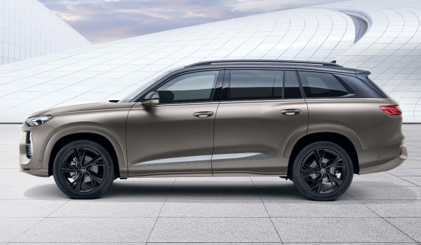 Представлен большой кроссовер Audi Q6 на базе Терамонта Представлен большой кроссовер Audi Q6 на базе Терамонта